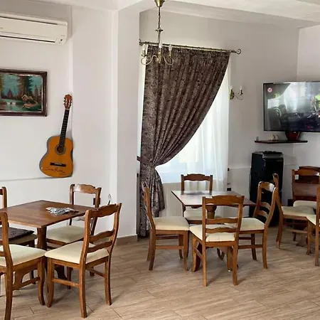 Guest house Pensiunea Casa Rica 3*